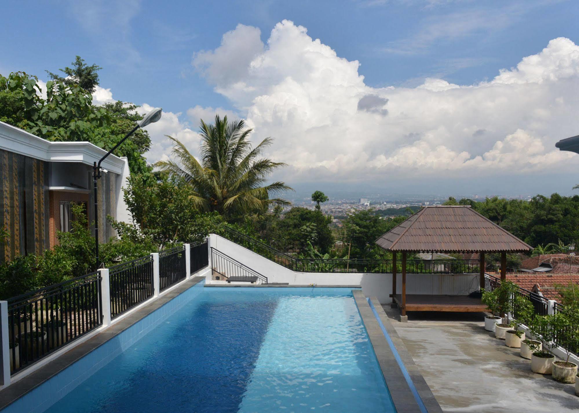 Hotel Malang Hill Syariah Redpartner Exteriér fotografie
