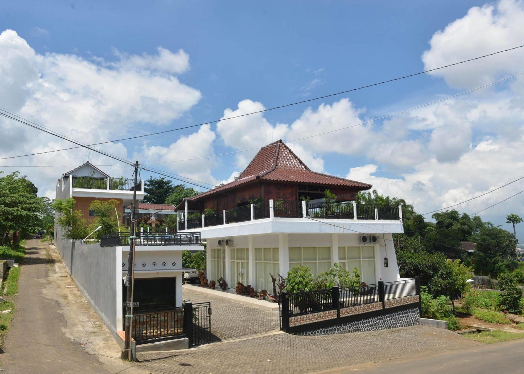 Hotel Malang Hill Syariah Redpartner Exteriér fotografie
