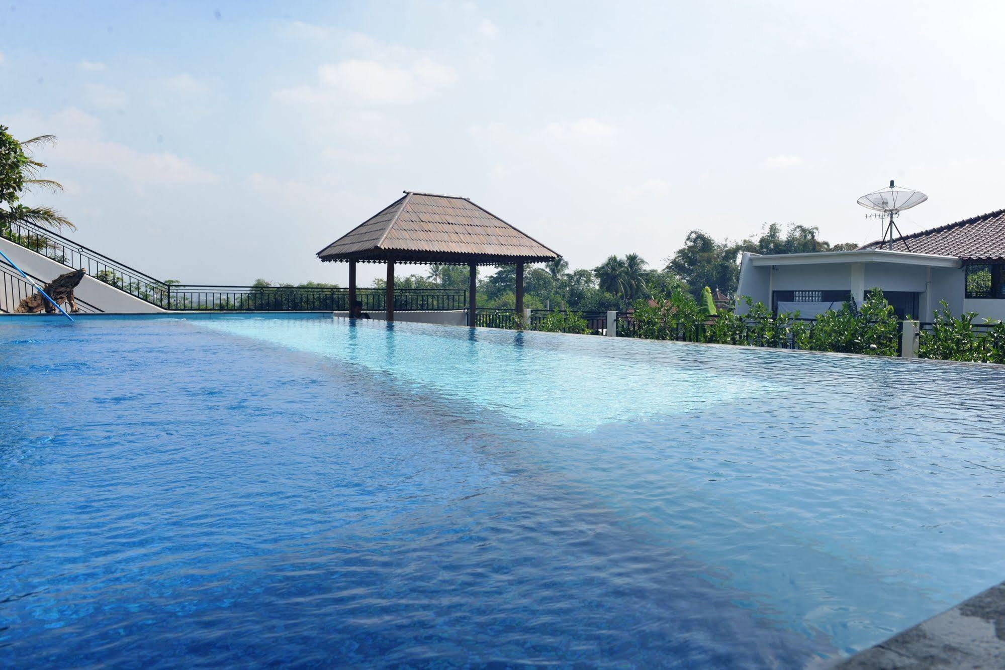 Hotel Malang Hill Syariah Redpartner Exteriér fotografie