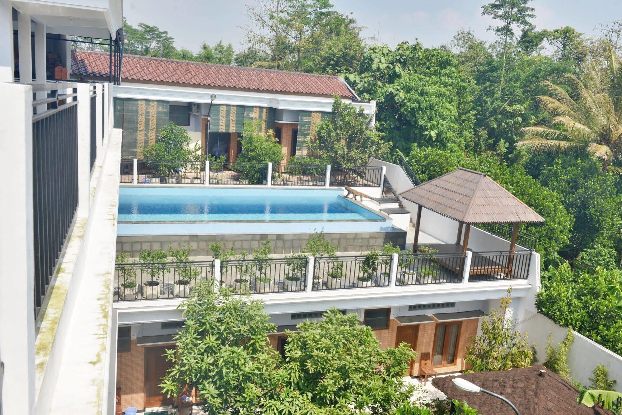 Hotel Malang Hill Syariah Redpartner Exteriér fotografie